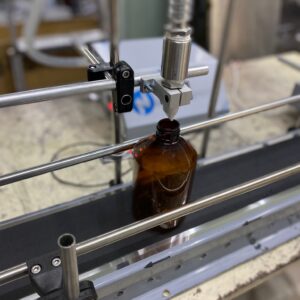 dolum makineleri, konveyörlü dolumlar, kozmetik dolum, otomatik dolum sistemleri, sıvı dolum makineleri, konveyör sistemleri, kozmetik üretim hattı, dolum ekipmanları, hassas dolum, endüstriyel dolum makineleri, dolum teknolojileri, kozmetik üretim otomasyonu, dolum kontrol sistemleri, üretim verimliliği, dolum prosesleri, şampuan dolum, parfüm dolum, krem dolum, kozmetik ürün dolumu, kişisel bakım ürünleri